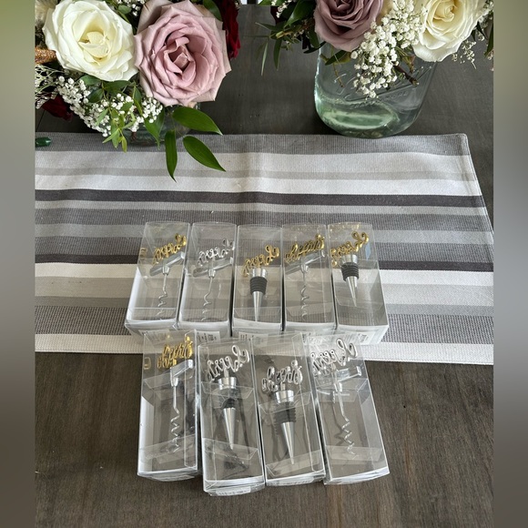 Crock screws and bottle caps lot - Picture 2 of 2